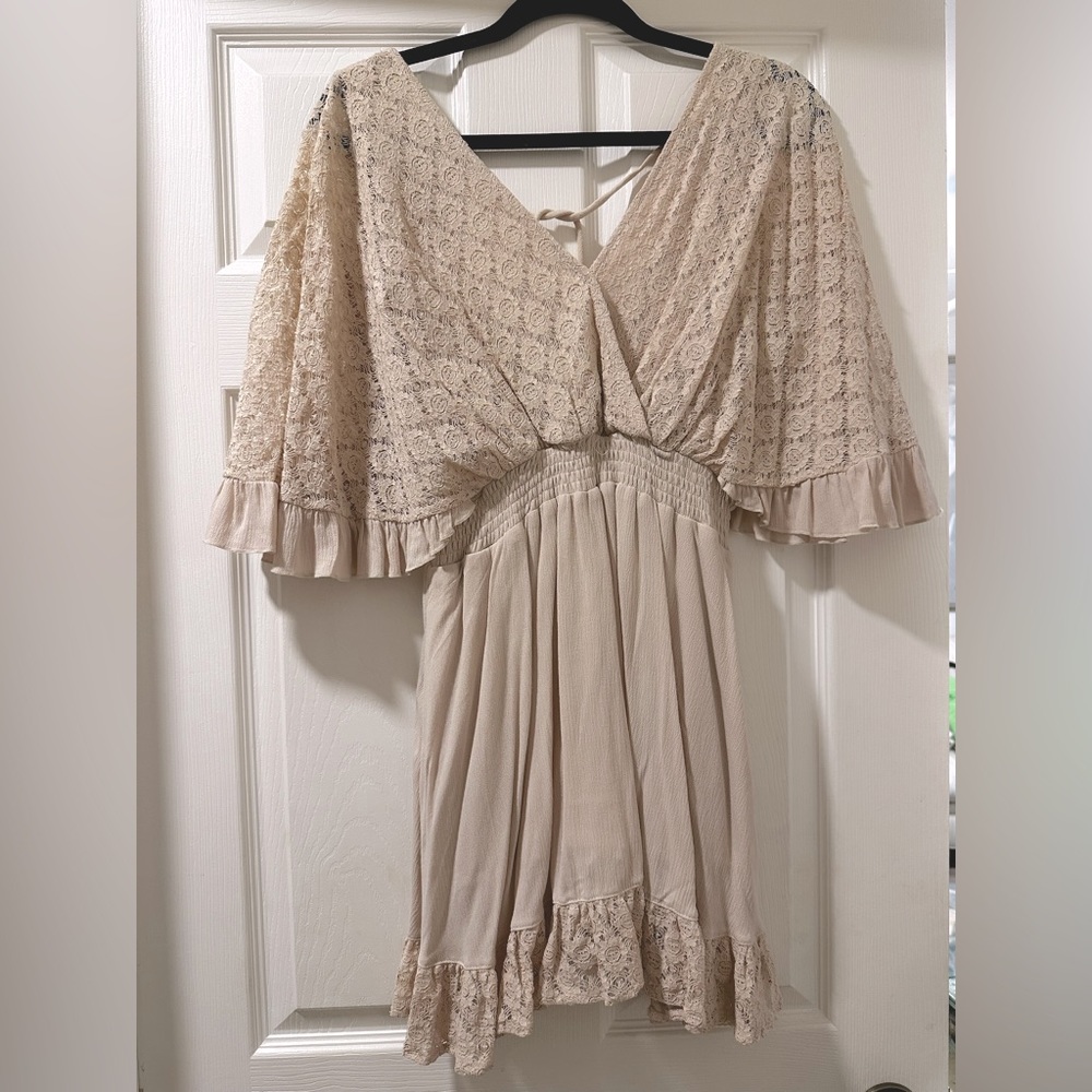 pretty beige dress by Promesa